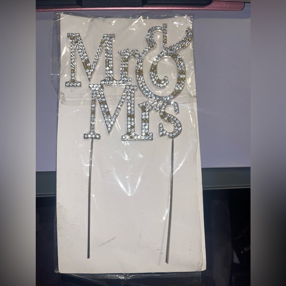 Wedding Cake Topper (Mr & Mrs)